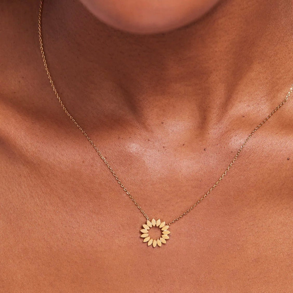 Estella Bartlett Modern Flower Necklace - Simply Rye