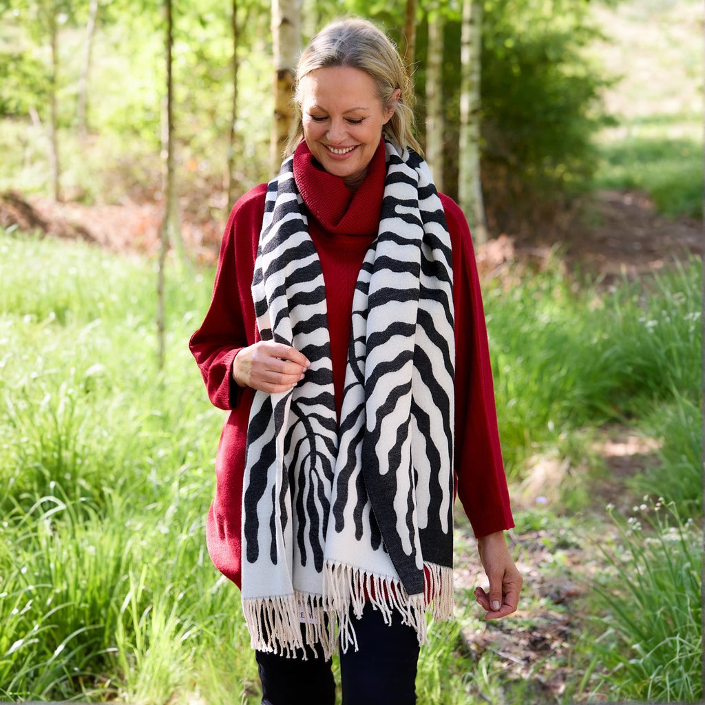 Jacquard Doubleface Scarf - Black - Simply Rye