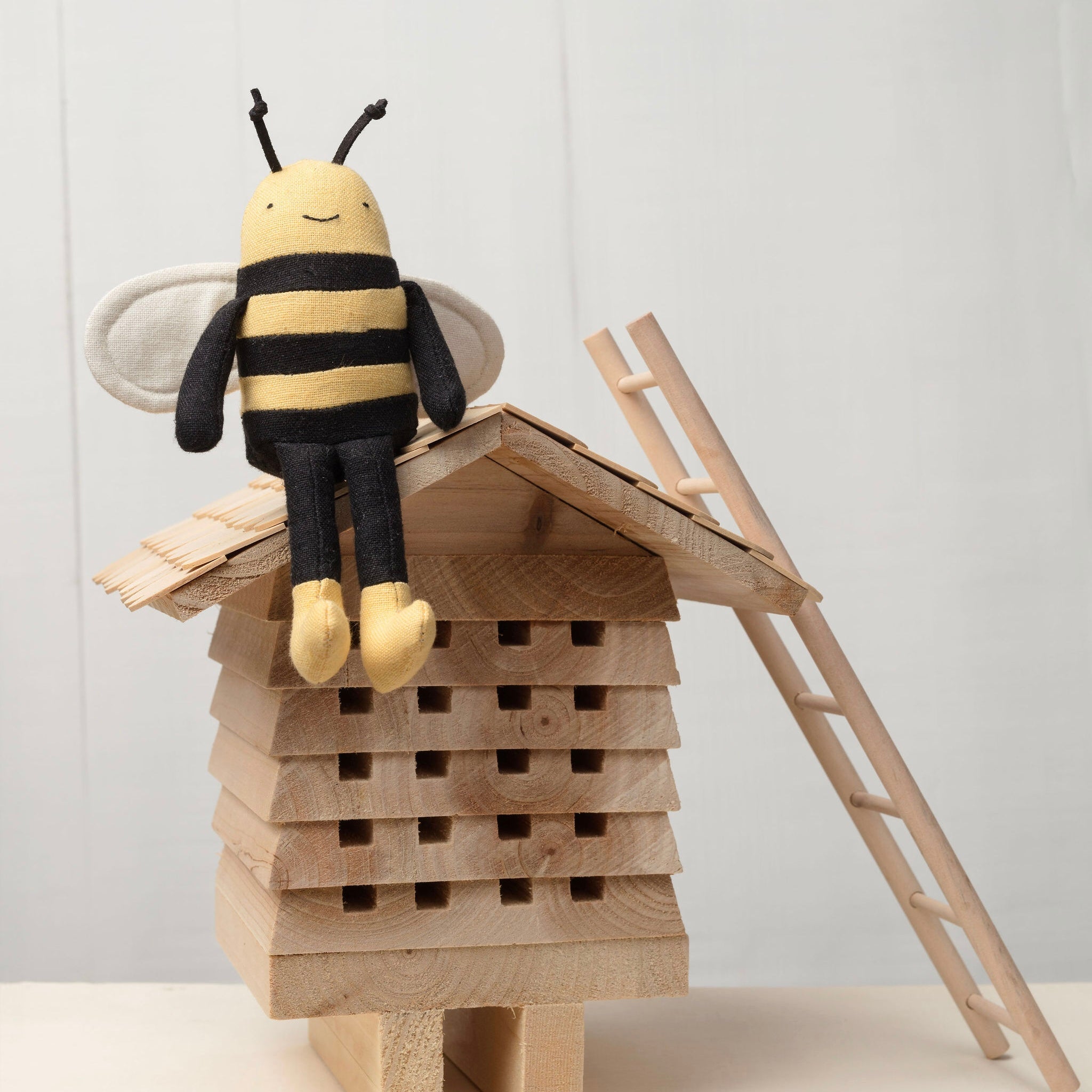 Mr Pickles Bertie the Bumble Bee - Simply Rye